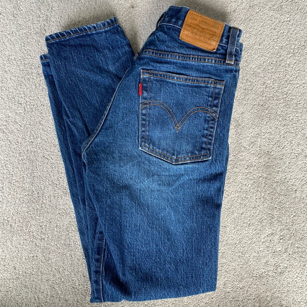 LEVI WEDGIE JEANS (NEW CONDITION)